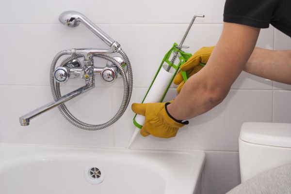 Bathtub Caulking in Warwick